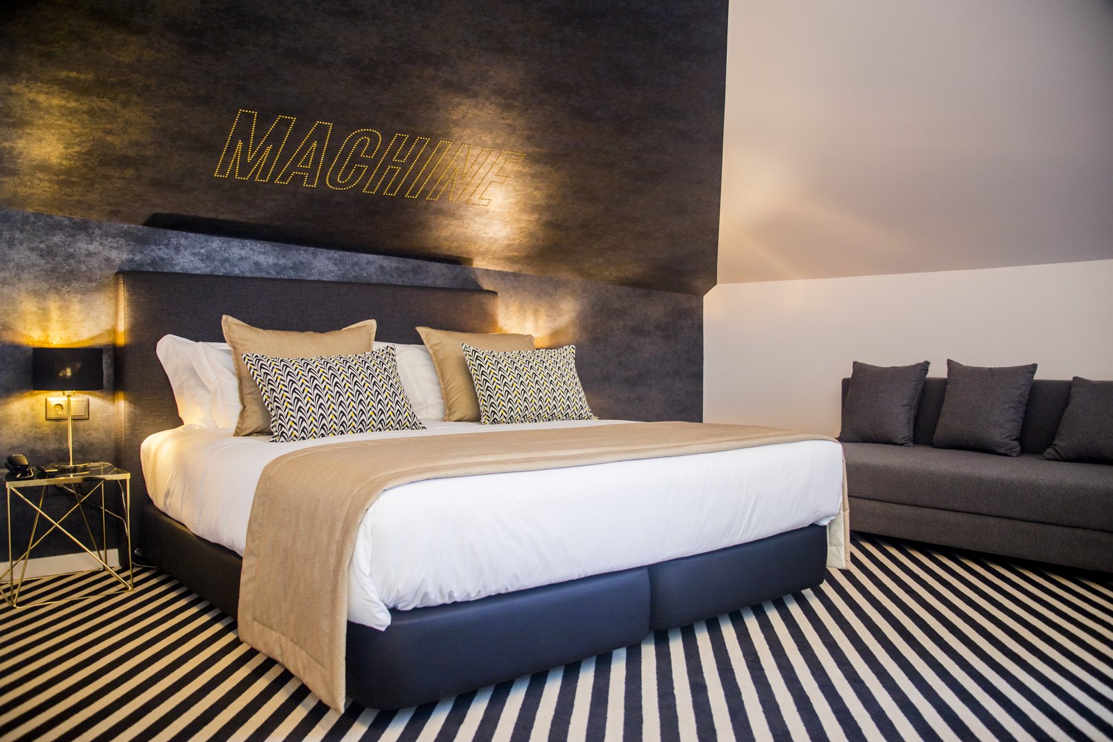 Quarto Premium da Era Industrial. Este piso é uma homenagem aos industriais de Tomar e seus trabalhadores.