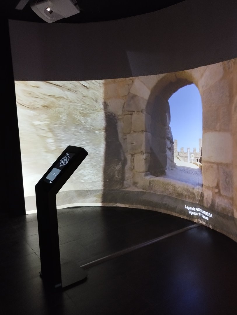 A experiência proporciona a visita ao monumento garantindo a acessibilidade a pessoas de mobilidade condicionada.